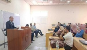 الاستاذ الدكتور محمد كريم الساعدي يلقي محاضرة علمية في جامعة القادسية