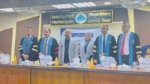 الأستاذ الدكتور محمد كريم الساعدي مشرفاً على رسالة ماجستير عن الديكولونيالية والمسرح المدرسي
